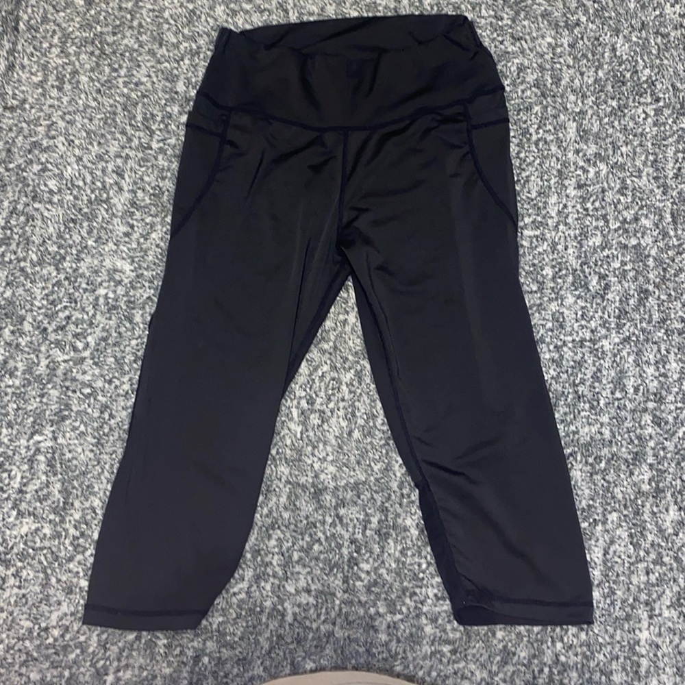Capri leggings. SHEIN. size L